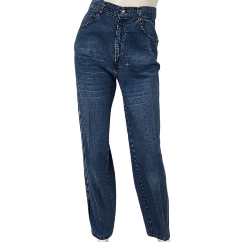 Vintage LEVIS High Rise Tapered Leg 8